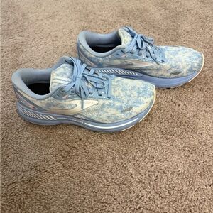 Brooks Women's Light Blue Athletic Shoes